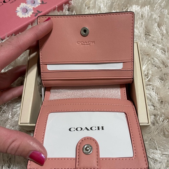 🌸🌸🆕 Coach Boxed Snap Wallet With Daisy Print🌸 - Picture 6 of 11